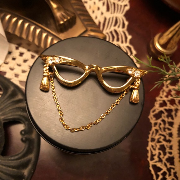 Glasses Brooch 2025